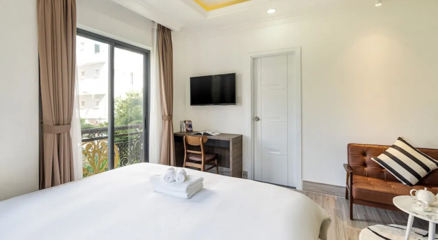 Двухместный номер Standard с балконом The Royal Vista - Phu My Hung