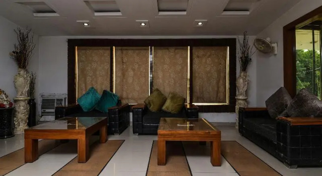 OYO 7655 Om Paradise Hotel