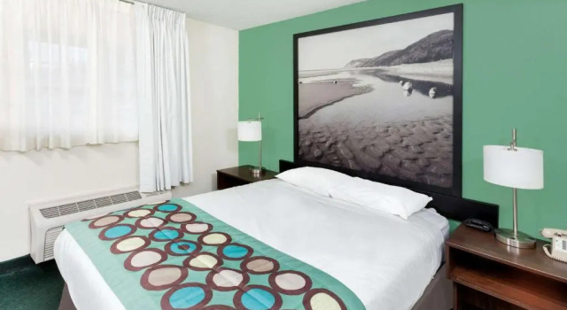 Двухместный люкс c 1 комнатой Super 8 by Wyndham Stevensville St Joseph