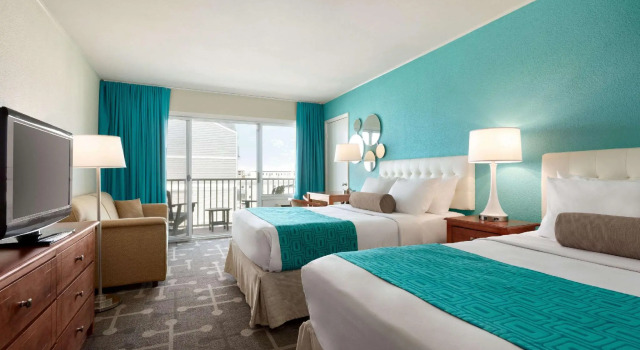 Четырёхместный номер Standard с частичным видом на океан Howard Johnson by Wyndham Ocean City Oceanfront