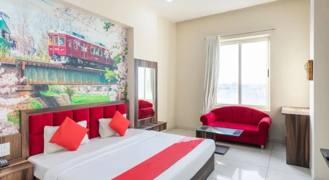 Oyo 40909 Shiv Palace, Забронировать Отель Отели штата Махараштры 3 звезды, 3*