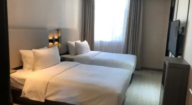 HanTing Hotel (Urumqi Zhongyinggong Subway Station), Book Hotel Billige hoteller i Urumqi