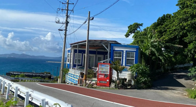 Sesoko Terrace　瀬底大橋を渡りすぐ左手に,ビーチへ徒歩2分眺めのいい小さい可愛い家, Varaa Hotelli Hotellit Okinawa pysäköinnillä, Pysäköinti