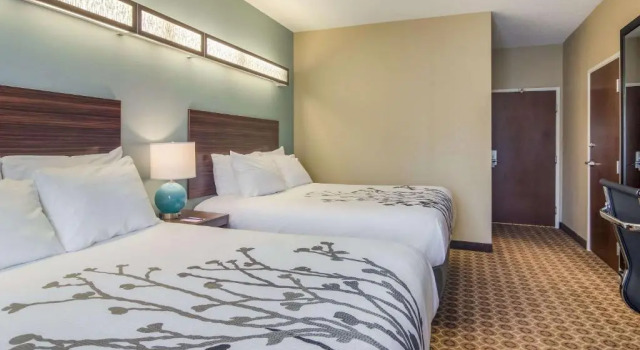 Четырёхместный номер Standard Sleep Inn & Suites Steubenville at the University