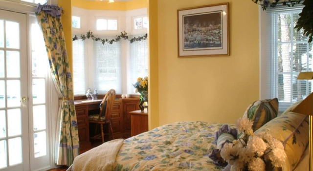 Lake George Boathouse Waterfront Lodging, Забронировать Дом для отпуска Виллы Болтон-Лендинг, Вилла