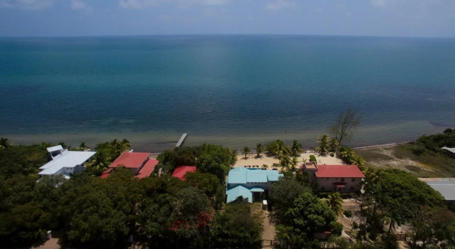 Вилла Surfside Gecko - Large Oceanfront Villa with Pool Close to Village