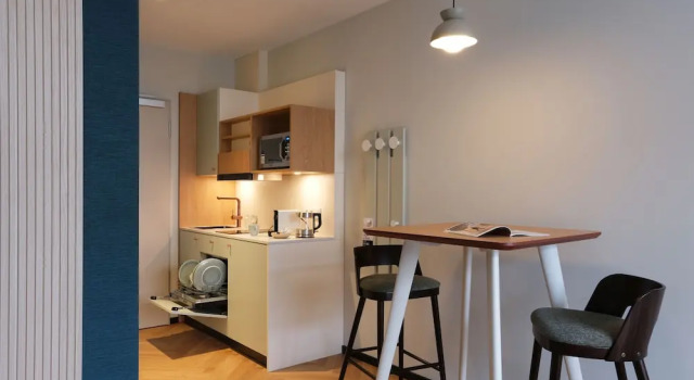 Hood House Kassel - volldigitales Serviced Apartment, Забронировать Апартаменты/квартира Апартаменты Касселя, рядом с Музей астрономии и физики в Оранжерее, Апартаменты/квартира
