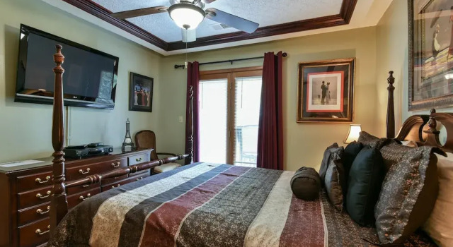 Welcome Inn- Pools - Great Balcony - Trails to Fishing -SO Close to Sdc!!, Забронировать Апартаменты/квартира Отели Table Rock Lake с парковкой, Парковка
