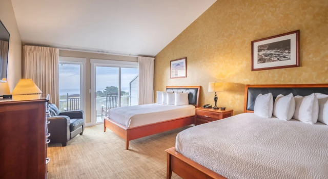 Четырёхместный номер Deluxe с балконом и с красивым видом из окна Pacific Reef Hotel & Light Show