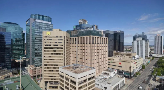 Четырёхместный номер Standard с видом на город The Westin Edmonton