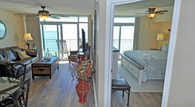 Oceanfront Well Maintained, Walk to Boardwalk, Beach Bars, 902