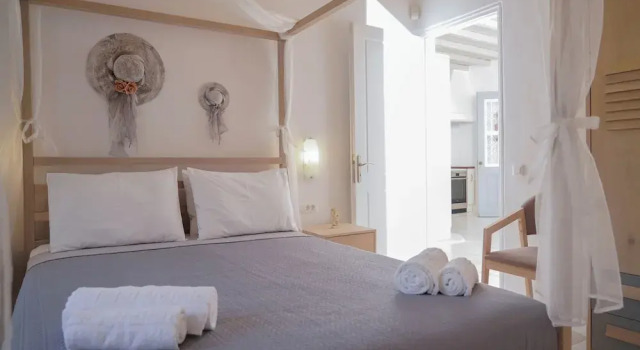Aether Mykonos 5BR Port View Villa, Забронировать Вилла Отели Агиос Стефанос с парковкой, Парковка