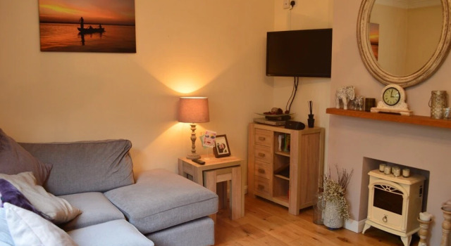 2 Bedroom Maisonette With Garden in Bow, Забронировать Дом для отпуска Виллы Большого Лондона, Вилла