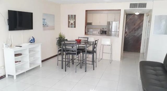 Coral Beach Isla Verde Beach Front Large 1 Bedroom Apt 208 Tower 1, Rezervovat Hotel Hotely v San Juan s bazénem, Bazén