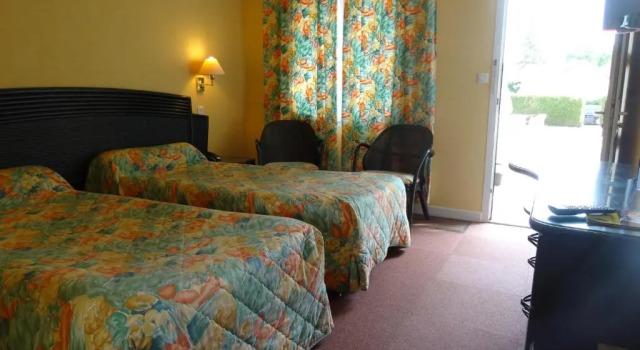 Номер Standard Logis Hôtel du Pont Neuf