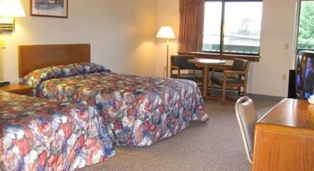 Mayflower Motel And Suites