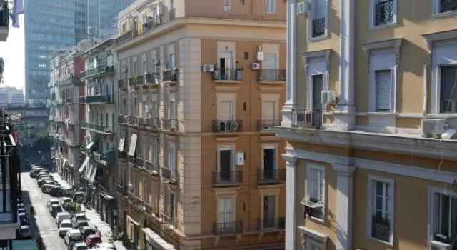 Palazzo Ferrara 1952, Buchen Sie Hotel Hauptbahnhof Neapel, in der Nähe von Centro Direzionale