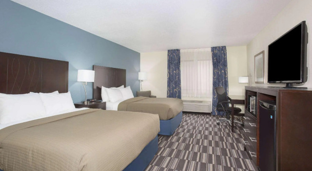 Четырёхместный номер Standard AmericInn by Wyndham Mount Pleasant