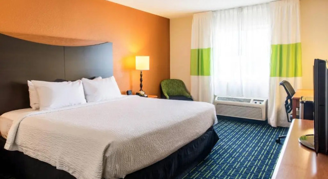 Номер Standard Fairfield Inn & Suites Canton