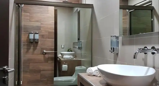 Четырёхместный номер Standard Remfort Hotel