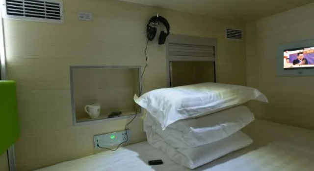 Мужская капсула Deluxe Qiyou Capsule Youth Hostel