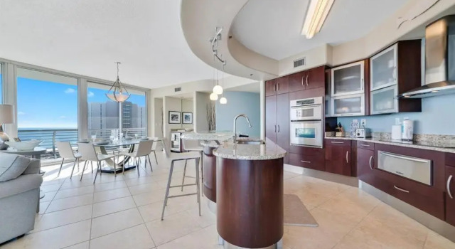 Апартаменты Bella Luna 810-Large Corner Unit with Spectacular Views of Beach & Bay