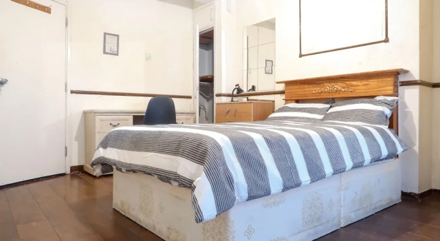 Broxbourne House - Deluxe Room