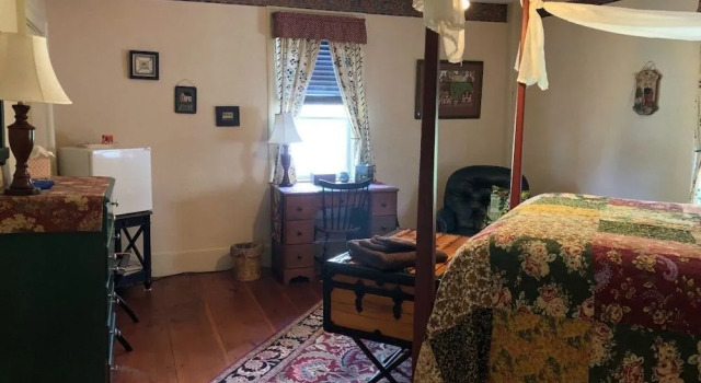 Stephen Clay Homestead Bed and Breakfast, Забронировать Отель «постель и завтрак» Отели Mclntyre с парковкой, Парковка
