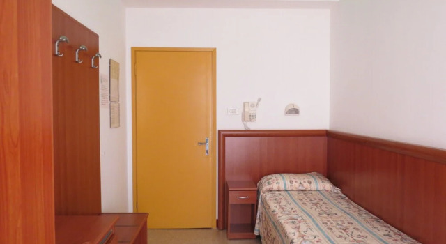 Caorle Villaggio & piscina, Забронировать Отель Отели Каорле 4 звезды, рядом с Аквапарк Аквафоли, 4*