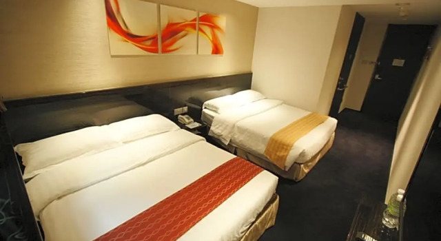 Четырёхместный номер Deluxe Noble Park Hotel
