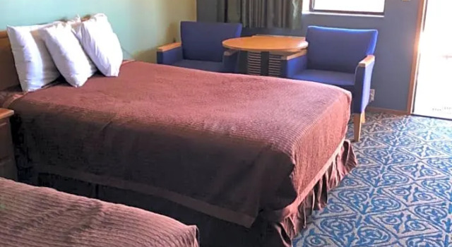 Четырёхместный номер Standard Sumner Motor Inn