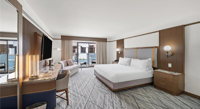 Двухместный номер Standard с видом на бассейн Hilton College Station & Conference Center