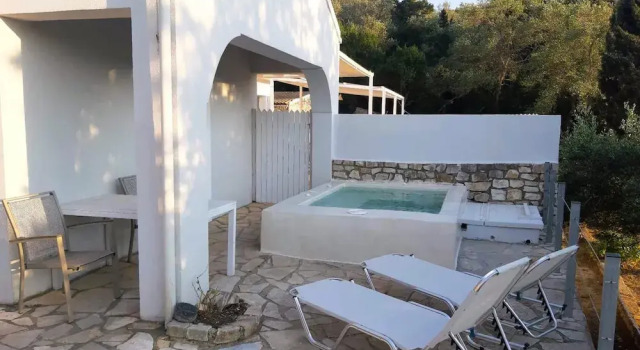 Коттедж Kirki s Cozy Getaway - Paxoi Getaway w Jacuzzi