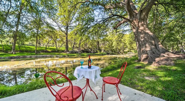 Коттедж Wimberley Home on Creek + Close to Downtown!