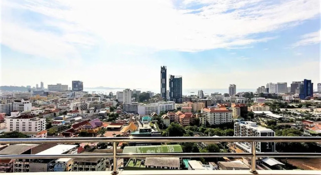 Stunning sea and City Views From This 20th Floor Condo in Cental Pattaya