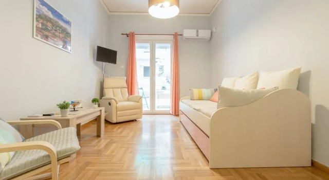 Cozy Flat in hip Koukaki