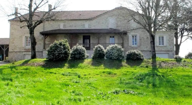 Villa With 5 Bedrooms in Penne-d'agenais, With Private Pool, Furnished Garden and Wifi, Book Villa Villas in Lot Valley, Villa