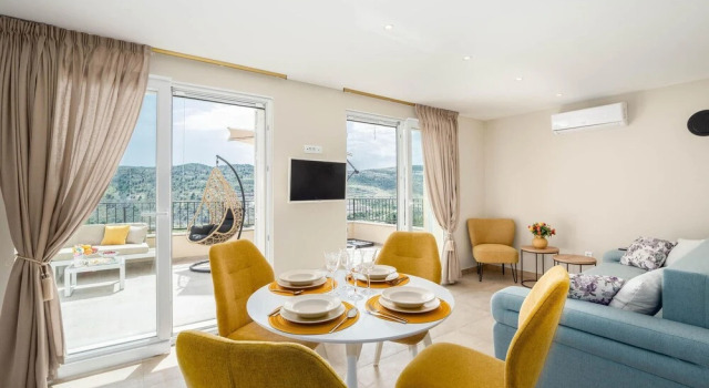 Stunning Home in Srinjine With 3 Bedrooms, Wifi and Outdoor Swimming Pool, Book Hotel Hoteller i Srinjine med pool, Swimmingpool