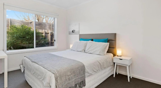 Hummingbird, Book Hotel Melbourne 