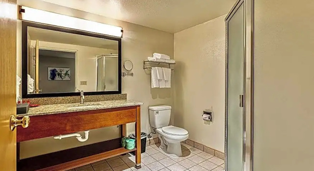Номер Standard SureStay Plus Hotel by Best Western SeaTac Airport