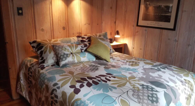 Rogers Cabin 4 Bedrooms 1.5 Bathroom Cabin, Rezerwuj Hotel Hotele w Fallen Leaf z parkingiem, Parking
