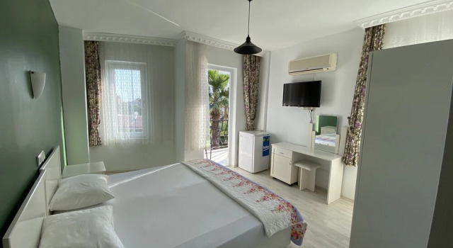Двухместный номер Standard с балконом Greenway Hotel