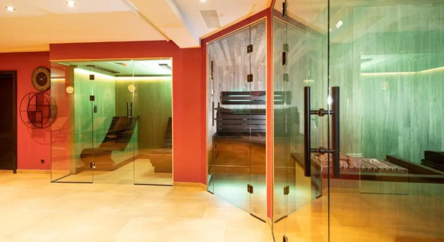Hotel PantherA, Забронировать Отель Отели Зальбах-Хинтерглемм с бассейном, рядом с Гондольный подъемник Кольмайсбан, Бассейн