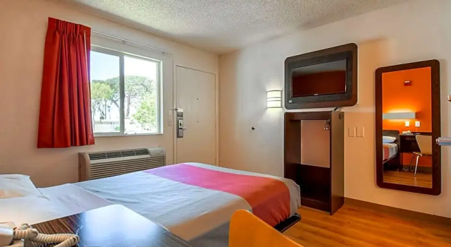 Номер Standard Motel 6-San Diego, CA - North