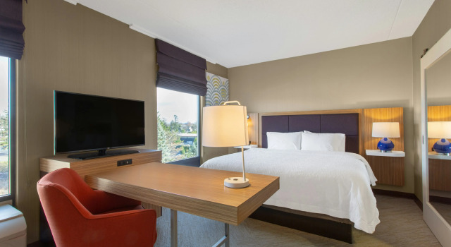 Hampton Inn & Suites Albany Airport