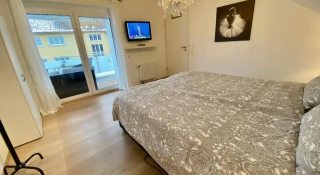 Апартаменты Luxuriöses Studio im Zentrum, Balkon, Kamin, Klima