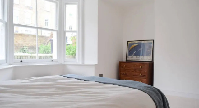 Newly Decorated Contemporary 2 Bedroom Flat