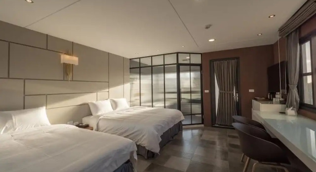 Четырёхместный номер Standard с балконом Okra Villa