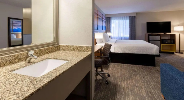 Suite Days Inn by Wyndham Racine/Sturtevant