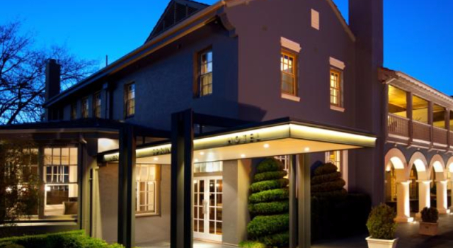 Кровать в общем номере Mineral Springs Hotel Hepburn